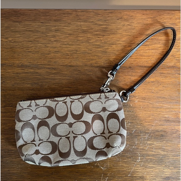 Pre-Owned Coach Legacy Brown Signature Wristlet - Picture 7 of 8